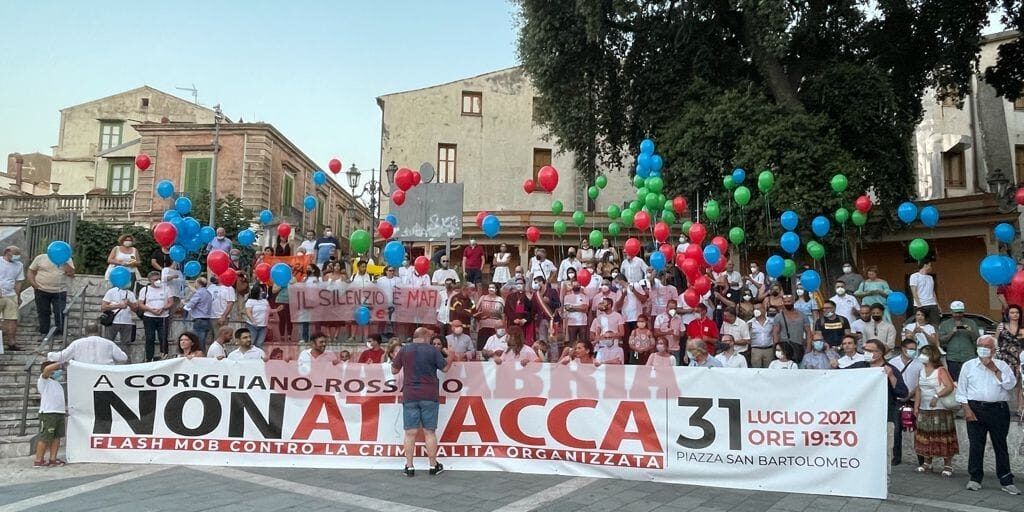 A Corigliano Rossano flash-mob contro la criminalità. Stasi: «Niente alibi per chi deve intervenire» – FOTO e VIDEO
