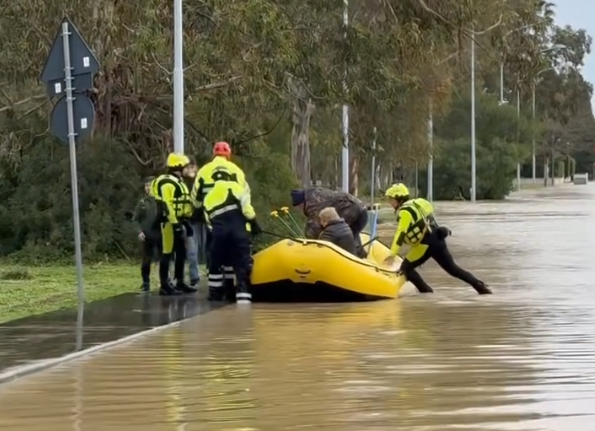 Sibari travolta dall’alluvione, il sindaco Iacobini: «Evacuazioni quasi completate» – FOTO E VIDEO