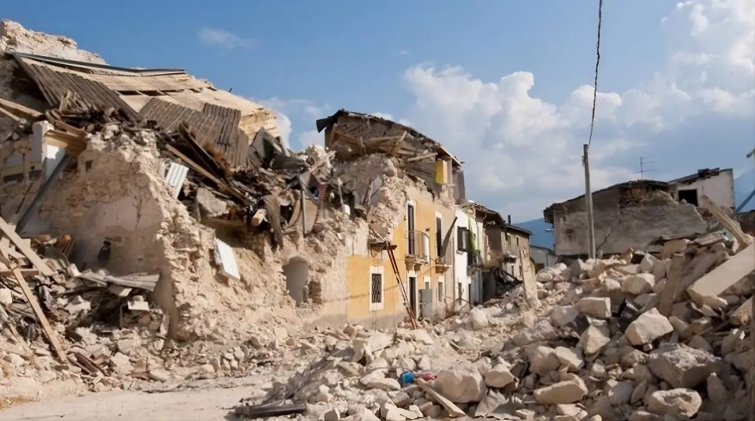 L’affare delle macerie, quando la ‘ndrangheta trasforma i terremoti in business