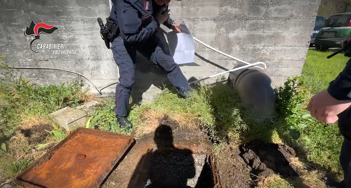 Rifiuti smaltiti illecitamente e veleni nei terreni agricoli a Vibo. Scatta l’operazione dei Carabinieri – NOMI