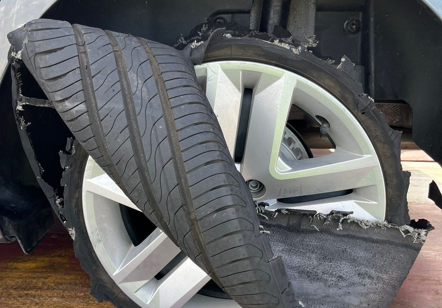 Paura sull’A2 per Klaus Davi: gomma scoppiata mentre rientrava dall’Aspromonte