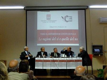 Le ragioni del "No" e del "Sì" spiegate al "Della Valle"