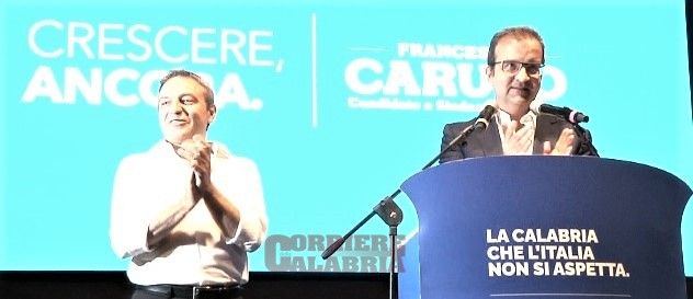 Mario Occhiuto saluta Cosenza. Francesco Caruso “chiude” la campagna elettorale con i big