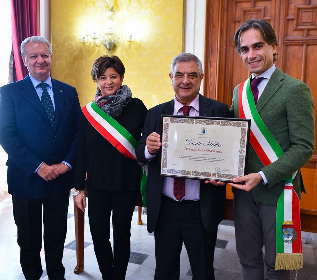 A Dante Maffia la cittadinanza onoraria di Reggio