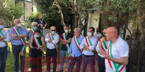 crotone protesta rifiuti