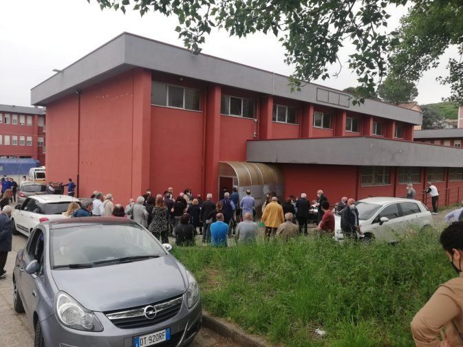 “Falsa” chiusura dell’hub di Cosenza, l’Asp avvia indagine: «Errore di comunicazione»