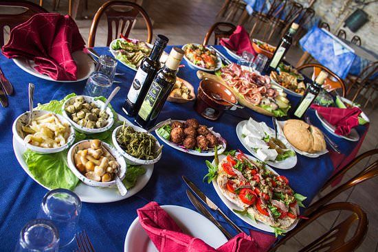 Una cena (milionaria) per i turisti che sceglieranno la Calabria