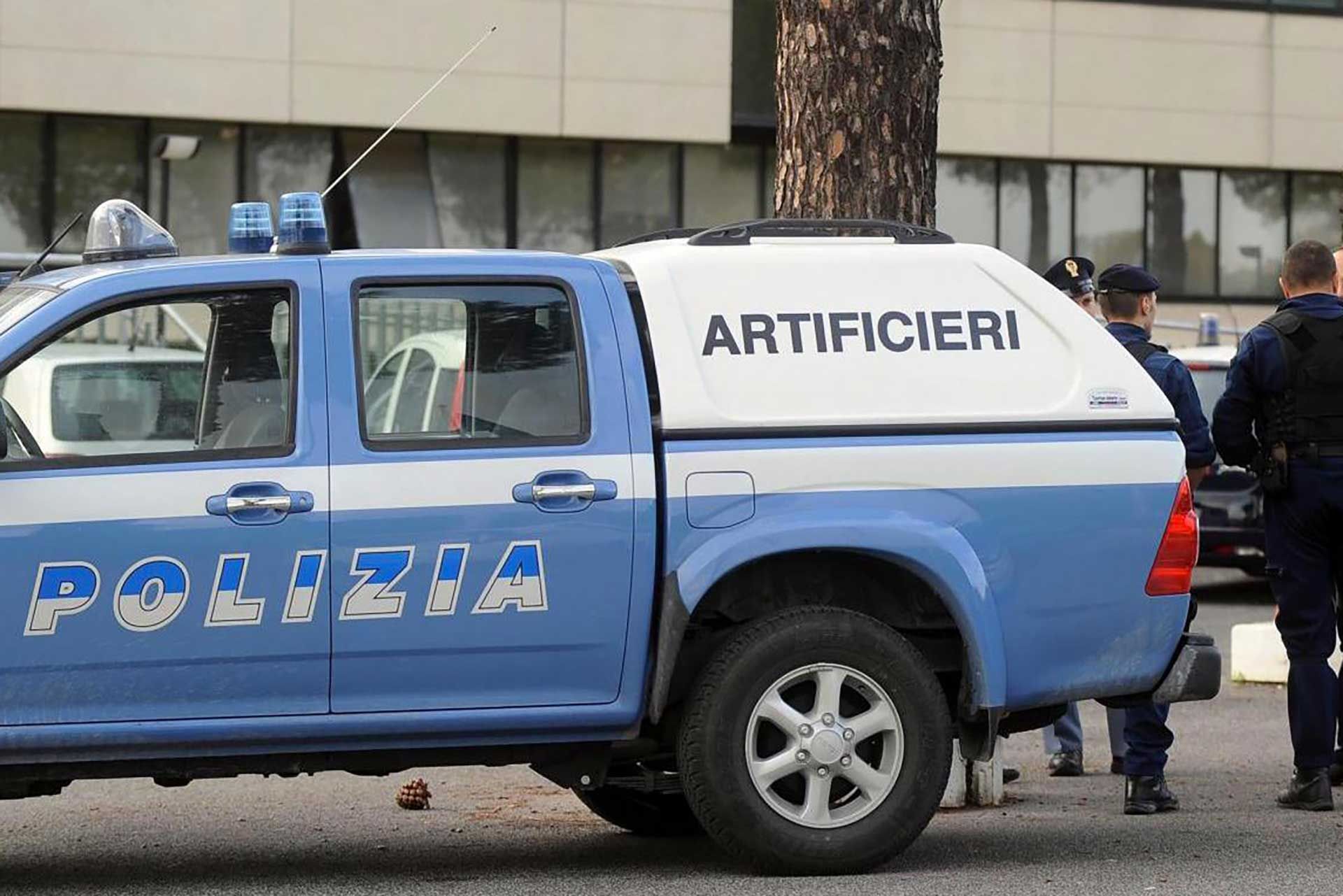 Crotone, quintali di esplosivo vicino a bombole di gas: arrestata una donna