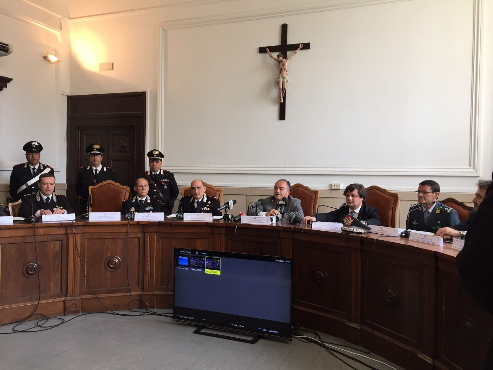 JONNY | Gratteri: migranti a digiuno per ingrassare la cosca – VIDEO INTERVISTA