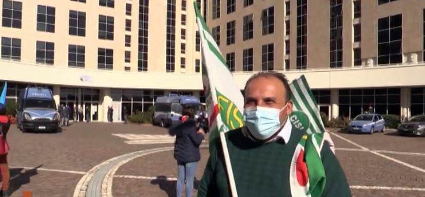 «Il 70% dei lavoratori nel terziario rischia il licenziamento»