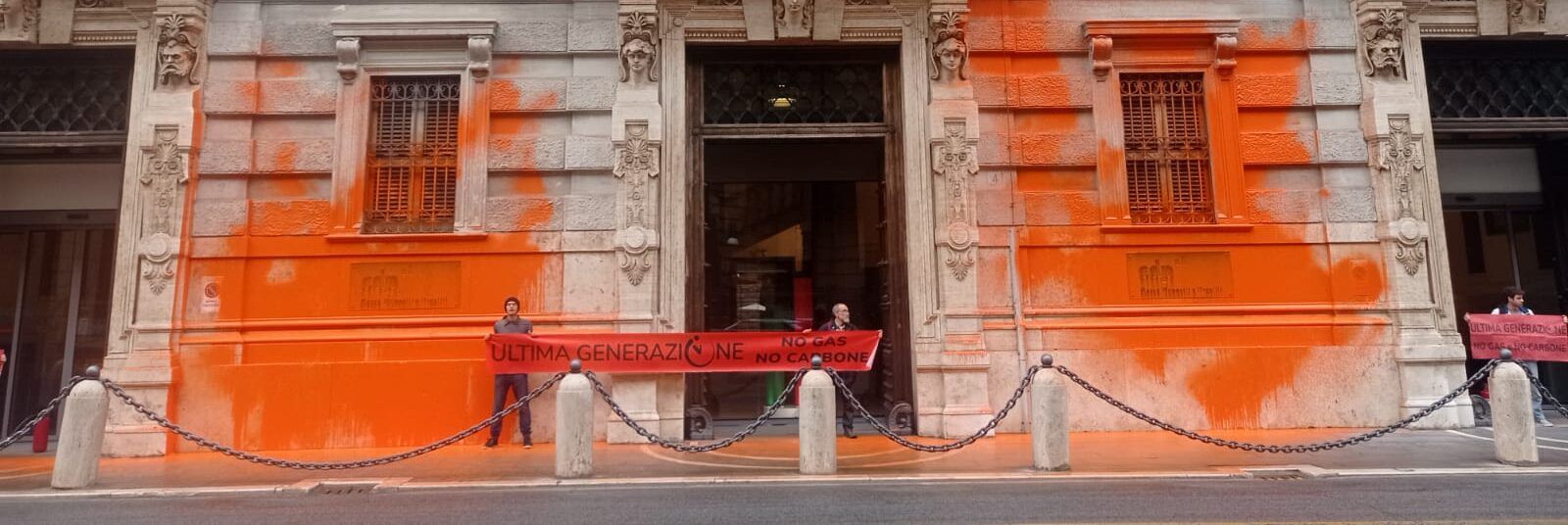 Blitz di Ultima Generazione: vernice contro la facciata di Palazzo Madama