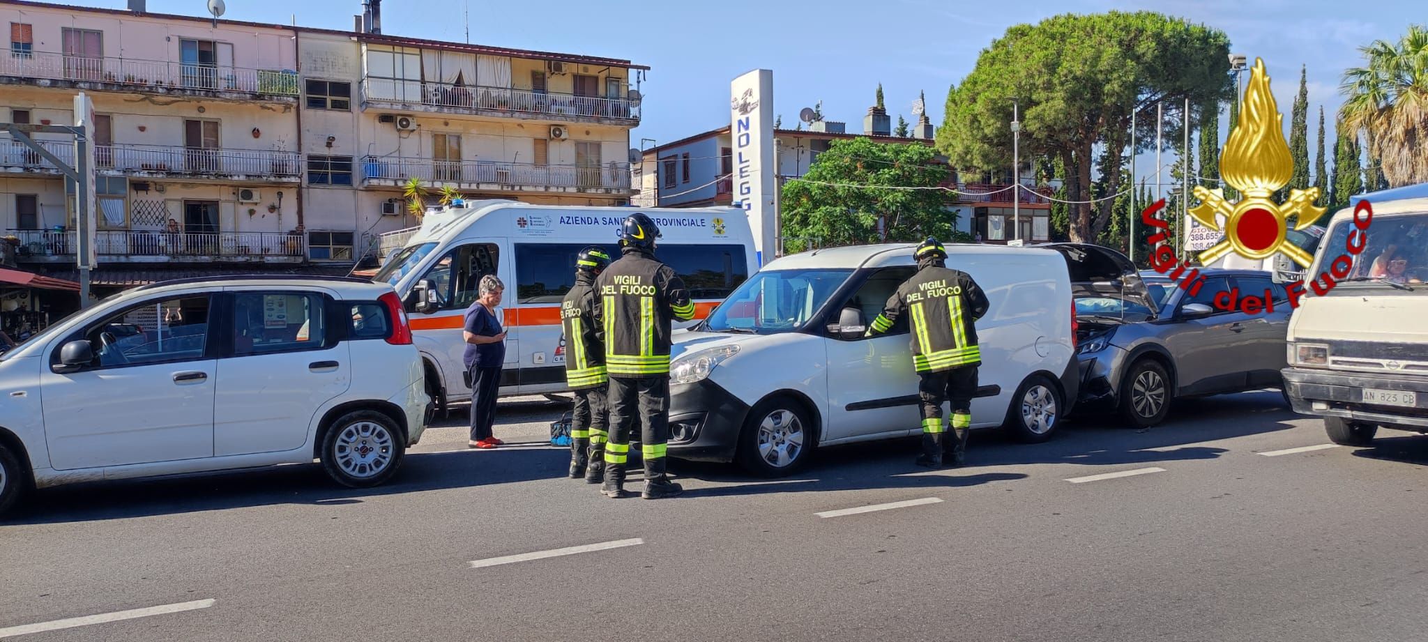 Crotone, tamponamento a catena sulla Statale 106 con 3 veicoli coinvolti