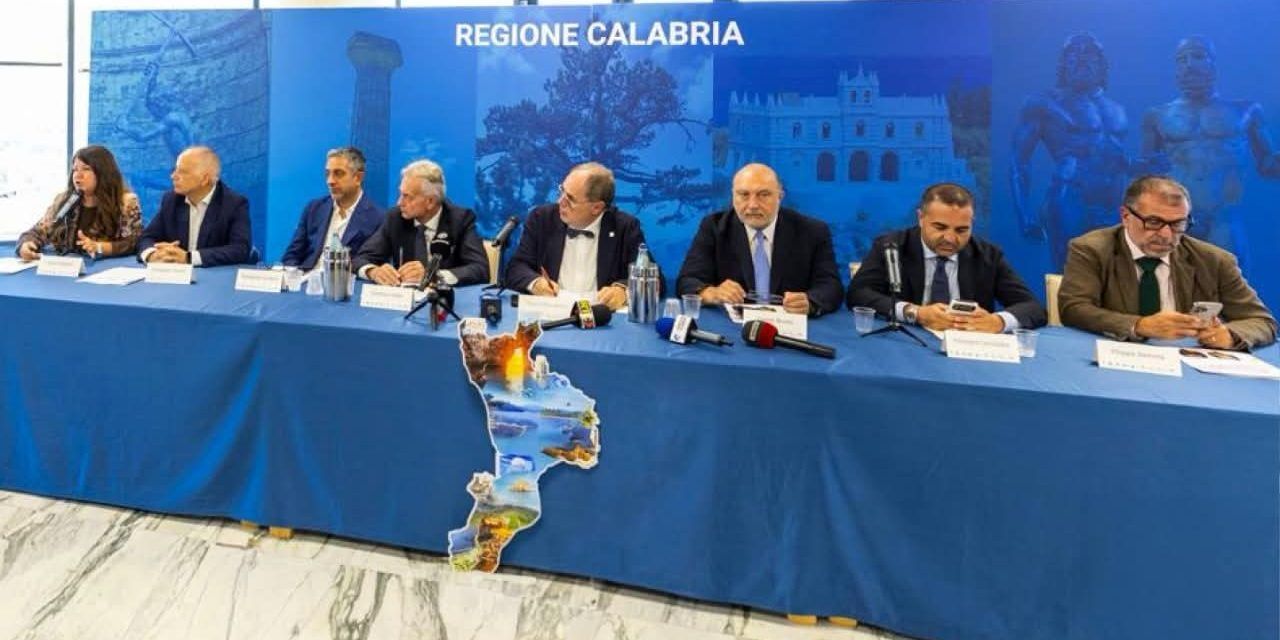 “Vinitaly and the City”, Calabria capitale dell’enogastronomia con Sibari e Reggio. Lollobrigida e Giuli all’inaugurazione