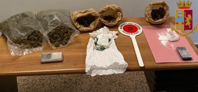 Continuava a spacciare nonostante i domiciliari, in manette pusher cosentino