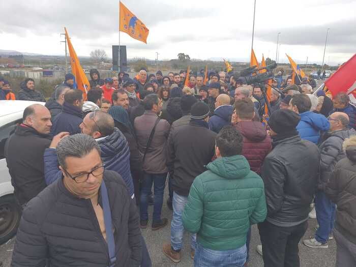 Porto di Gioia Tauro, sciopero contro il licenziamento del sindacalista di Orsa