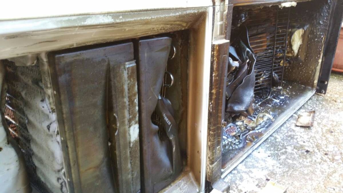 Crotone, pompiere sventa l’incendio in una casa