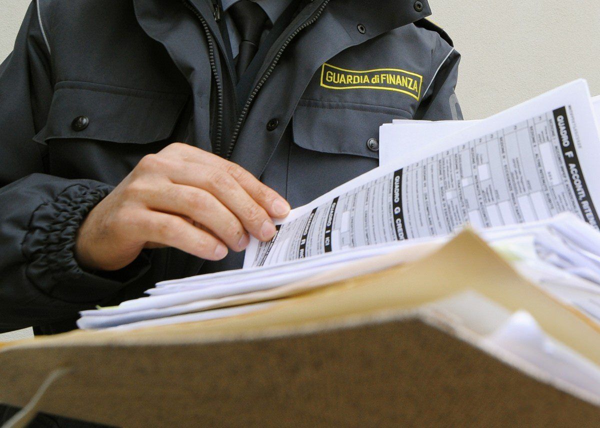 False fatture per avere fondi Ue, 3 denunciati