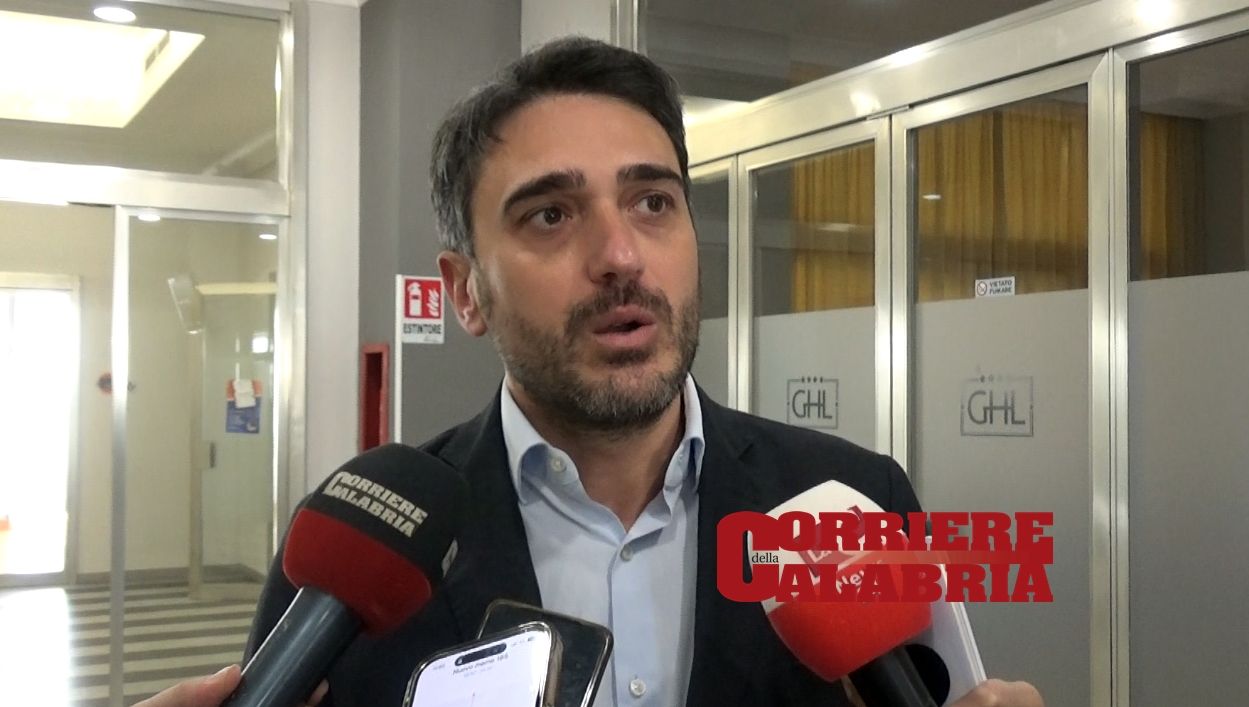 Il “Libro bianco” del Pd. «Calabria nel suo momento più basso. Occhiuto incoerente sull’autonomia»