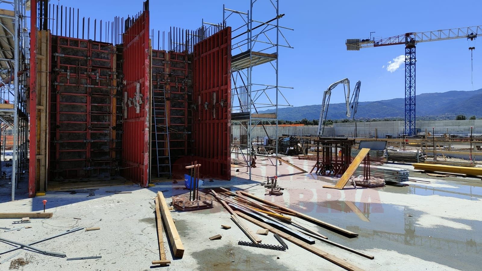 Corigliano Rossano, il nuovo ospedale prende forma. Arrivate le prime travi in acciaio