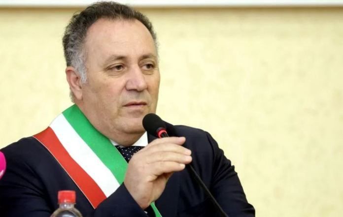 Stige | Arresti domiciliari per Parrilla