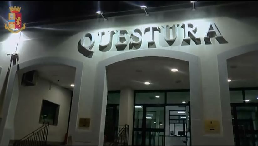 Rubano auto a Reggio Calabria, arrestate quattro persone