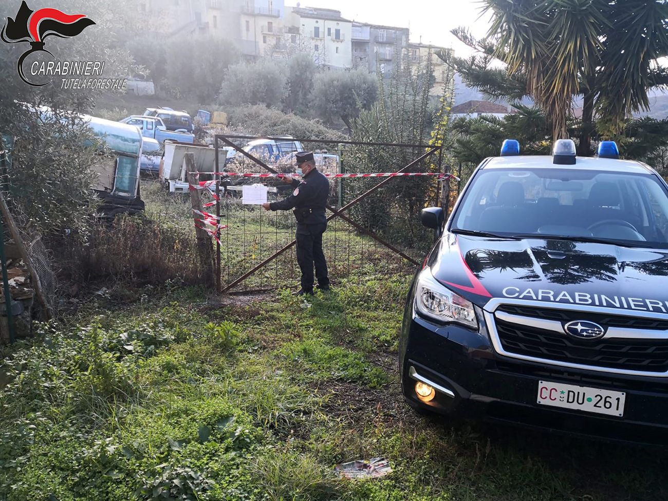 Scala Coeli, due denunce per il "cimitero" delle auto