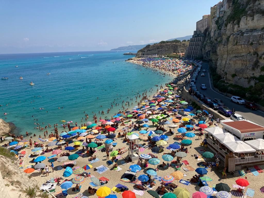 Turismo, operatori ottimisti: «A giugno oltre il 30% in più di arrivi»
