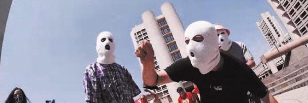 Inneggiano alle Brigate Rosse, indagini a Torino sulla band “P38-La Gang”