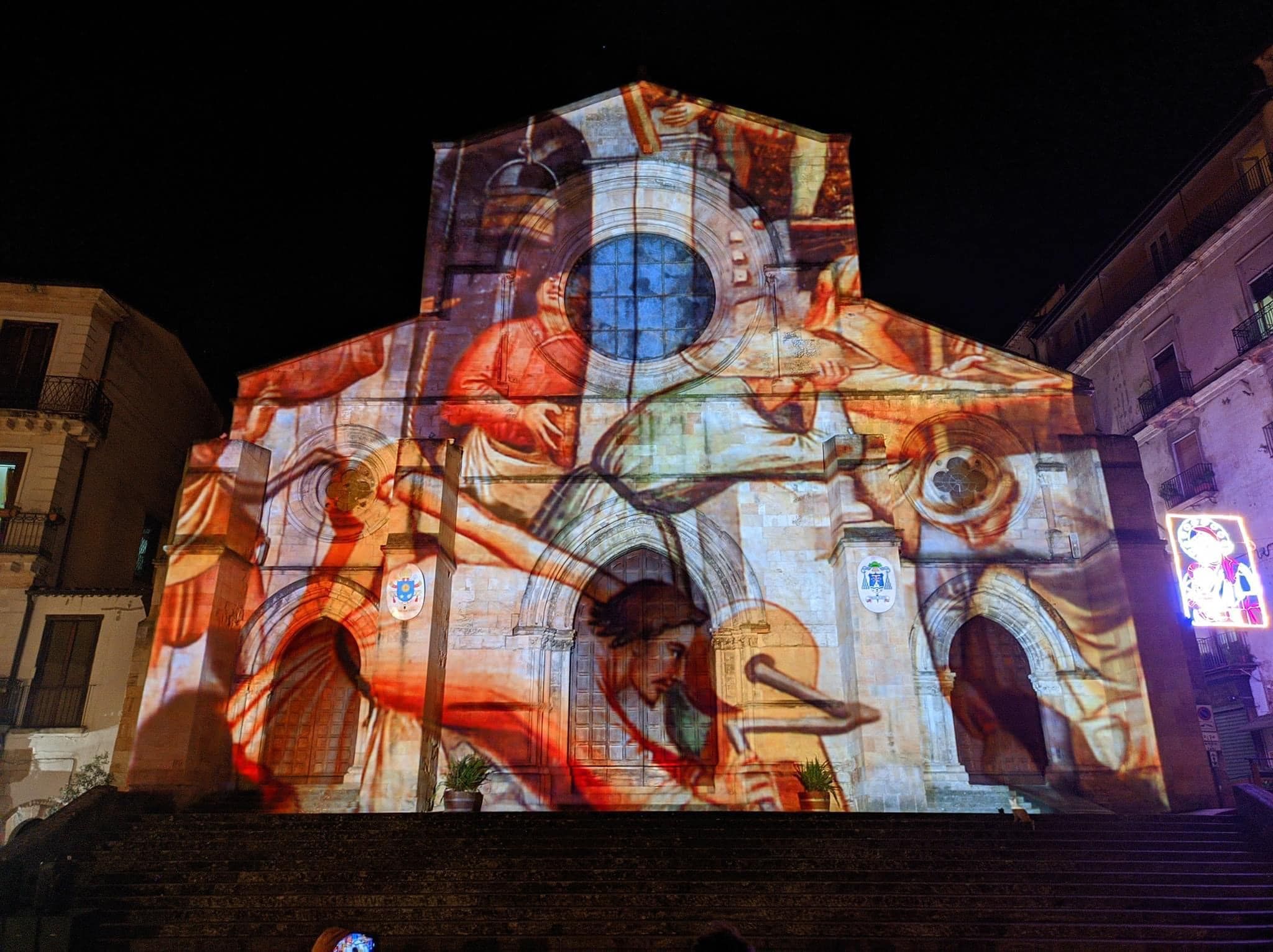 Duomo di Cosenza, il racconto di luce «dell’abbraccio mai perso» – VIDEO