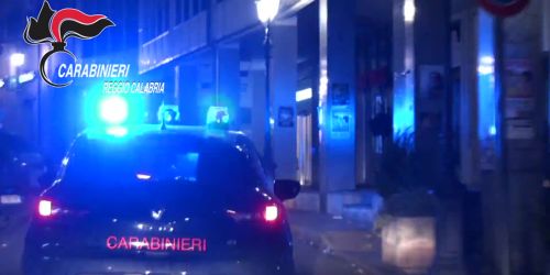 Trovato con un coltello e alla guida di una moto senza patente, denunciato 22enne a Gioia Tauro