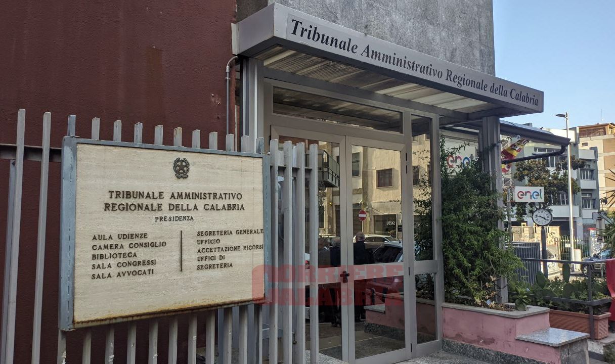 Catanzaro, il Tar annulla lo sgombero di un alloggio popolare: madre e figlio restano in casa