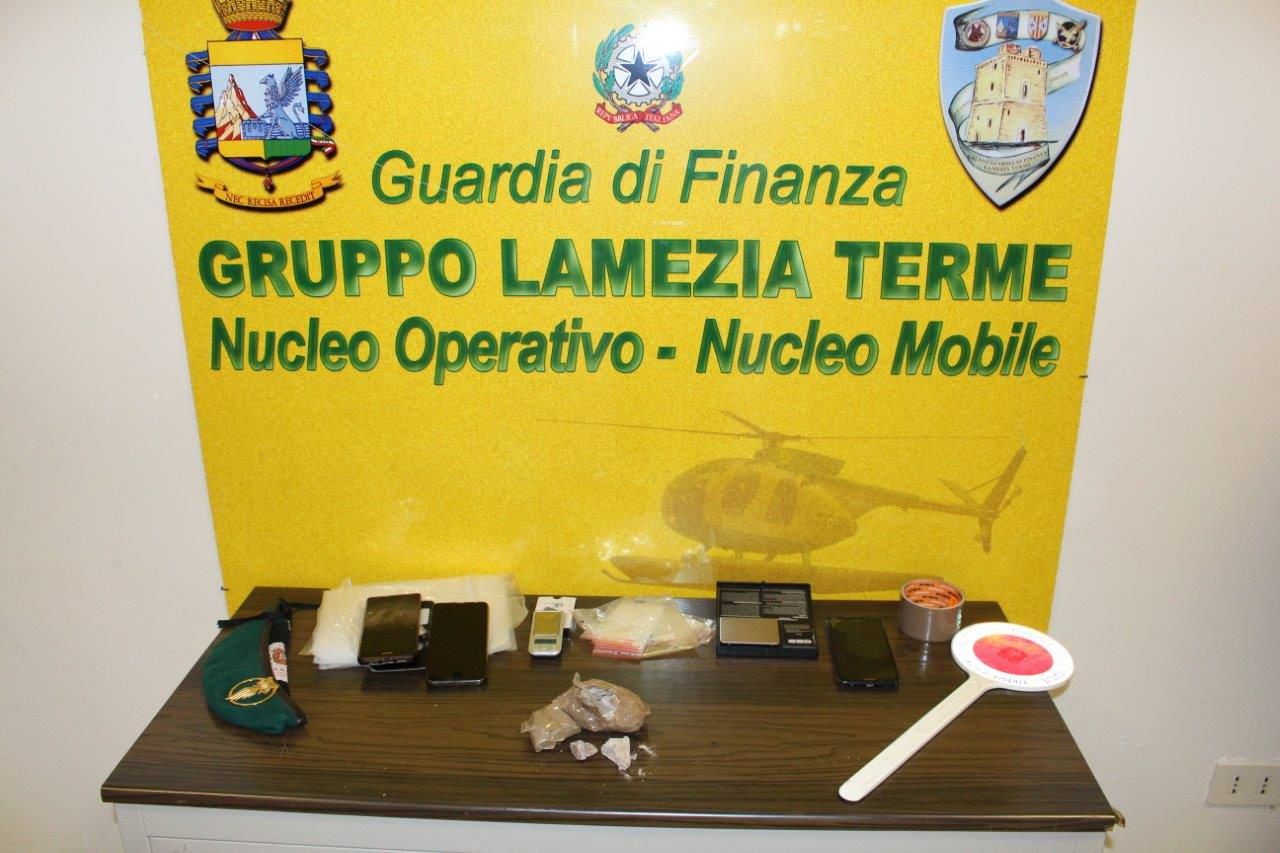 Lamezia, arrestati due pusher trovati in possesso di 130 grammi di eroina