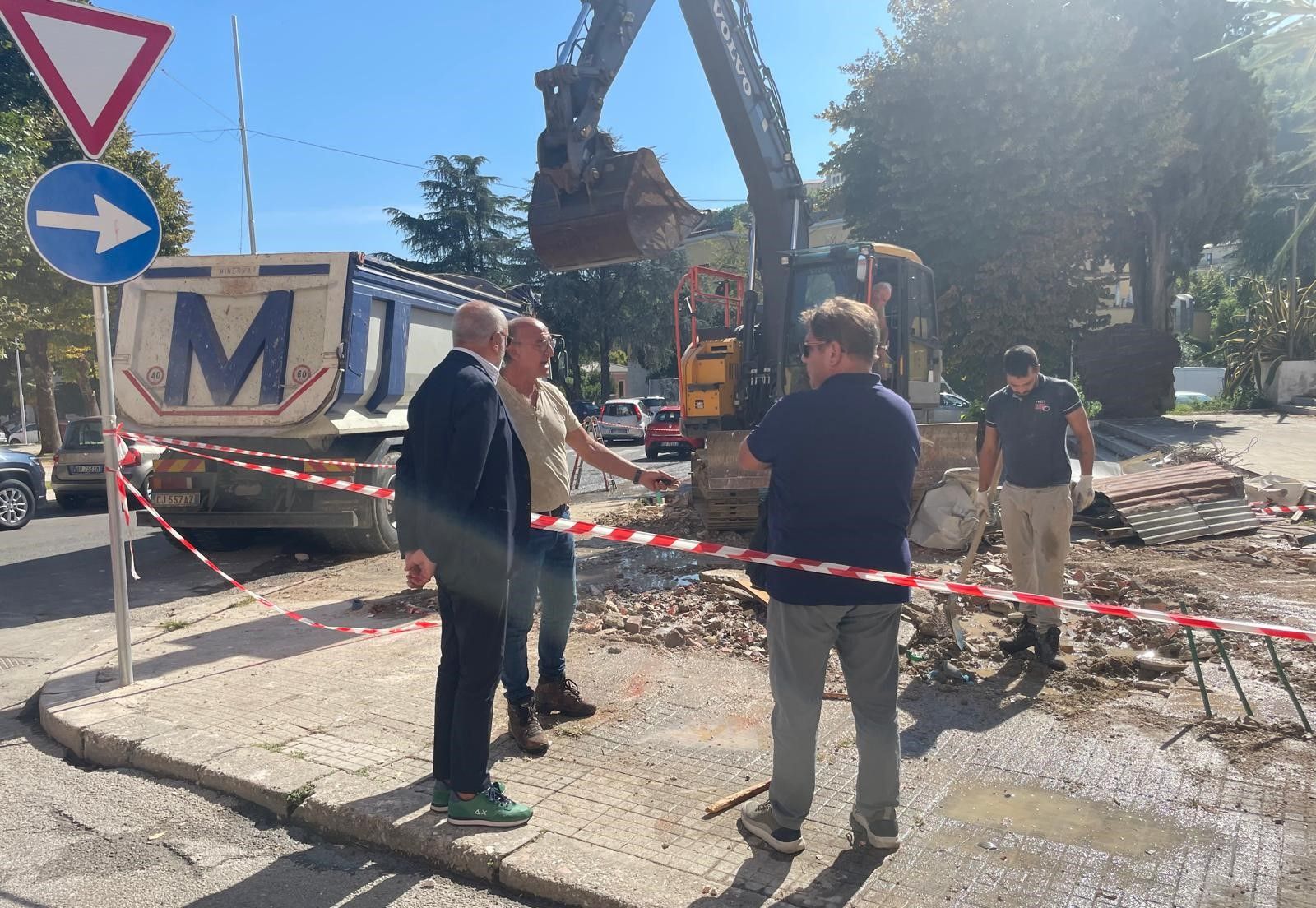 Cosenza, demolito il vecchio ed inestetico chiosco