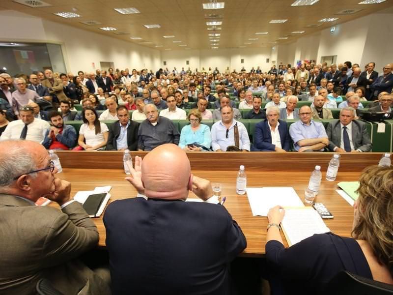 Bando sui borghi, la Regione ai Comuni: vi diamo i soldi ma rinunciate a farci causa