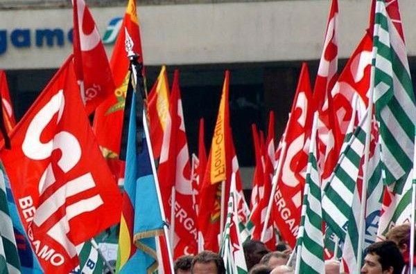 I sindacati in piazza: Crotone in ginocchio