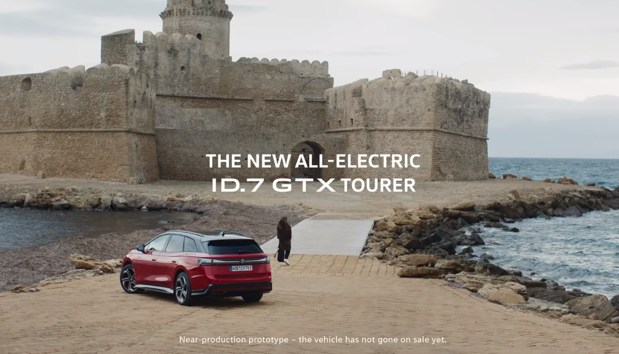 A Le Castella il nuovo spot Volkswagen con la “moda sostenibile” della stilista Gualtieri