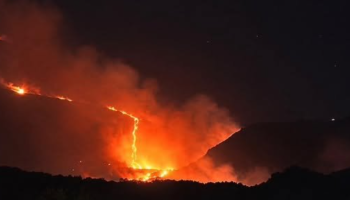 Etna senza tregua, lava e cenere paralizzano Catania