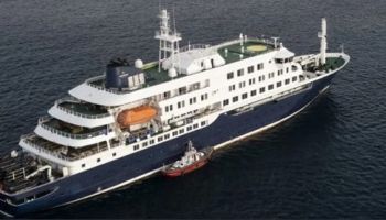 Hantavirus, la nave Hondius entrata nel porto di Tenerife