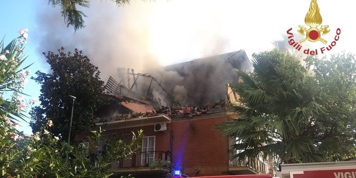 Esplosione a Roma, crolla una palazzina: tre feriti