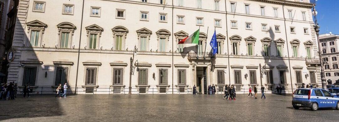 Domani il Consiglio dei ministri decide su scuole, mascherine e discoteche