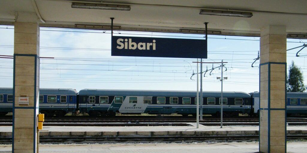 Stazione di Sibari soppressa? Il no di Laghi e Papasso: «Ipotesi da escludere senza esitazioni»