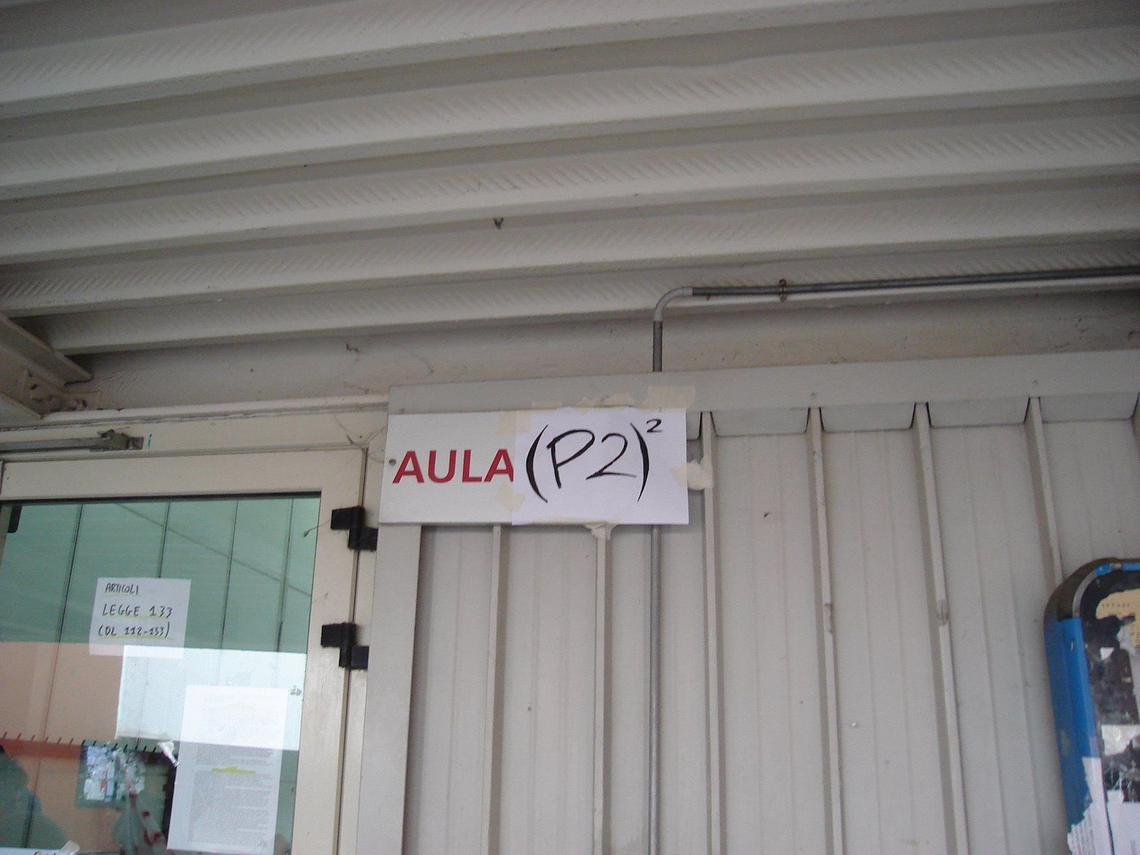 Unical, incendiato lo striscione dell'aula P2