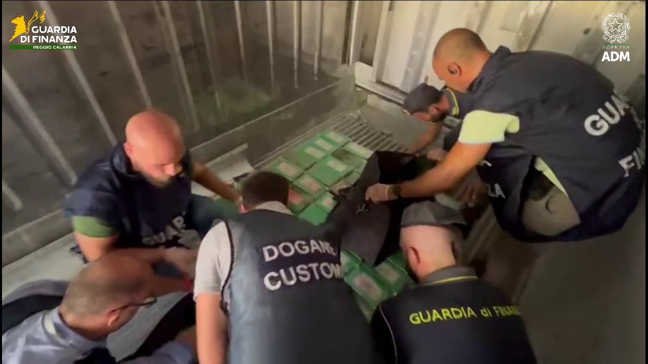 Maxi sequestro al Porto di Gioia Tauro: Gdf e Agenzia delle Dogane intercettano 288kg di cocaina – VIDEO