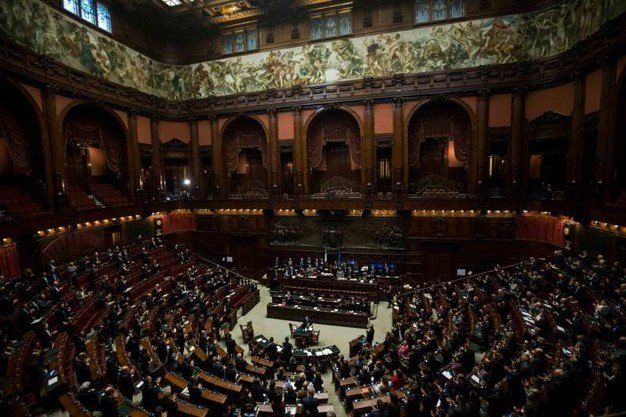 Politiche: ammucchiata nel centrodestra, listini-rifugio per i dem