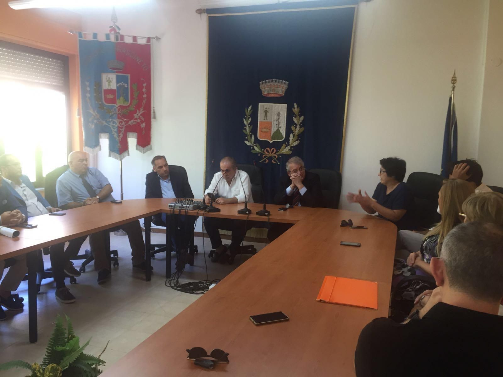 Magorno incontra i sindaci "autosospesi": assunti impegni concreti