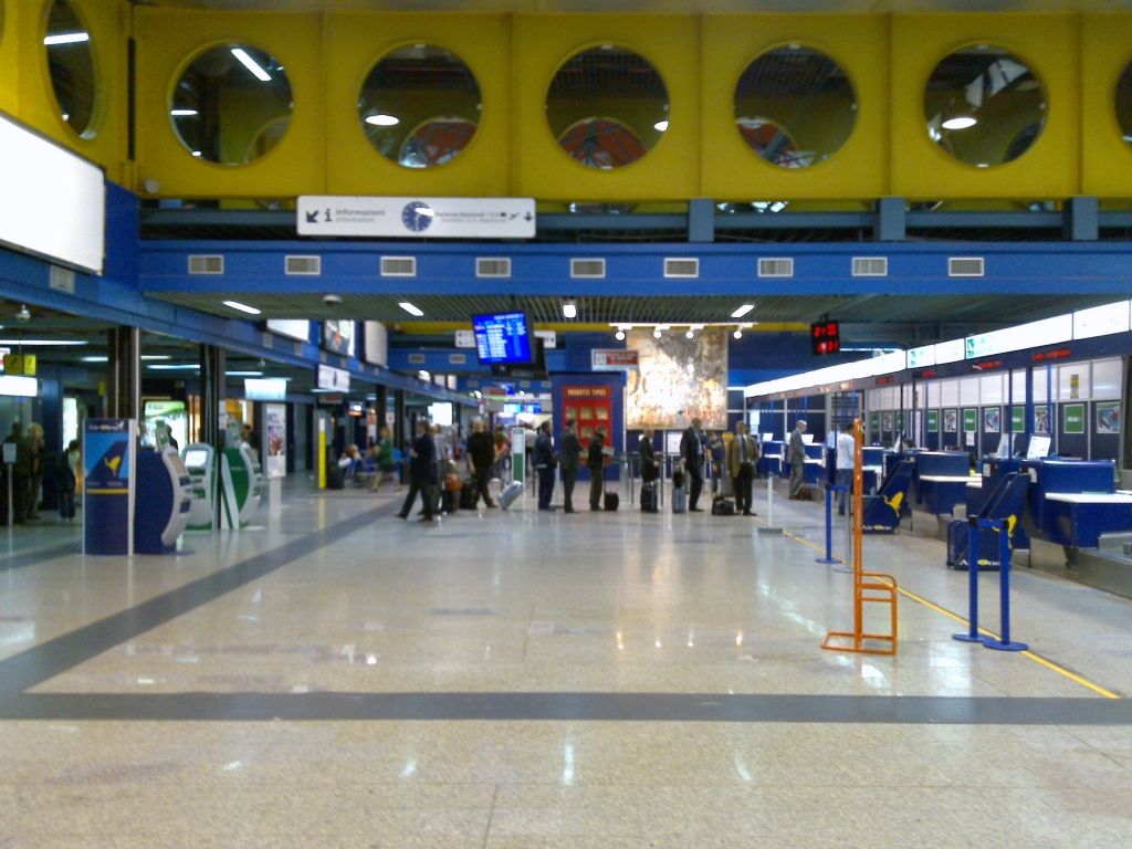 Tentano di imbarcarsi con passaporti falsi, altri due arresti a Lamezia