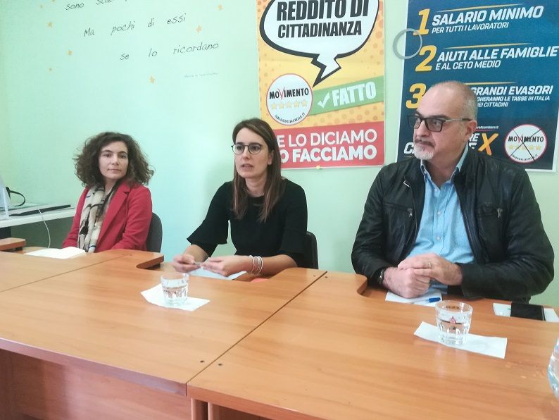 Il fronte pentastellato contro l'ordinanza Santelli: «E' un atto incoerente»