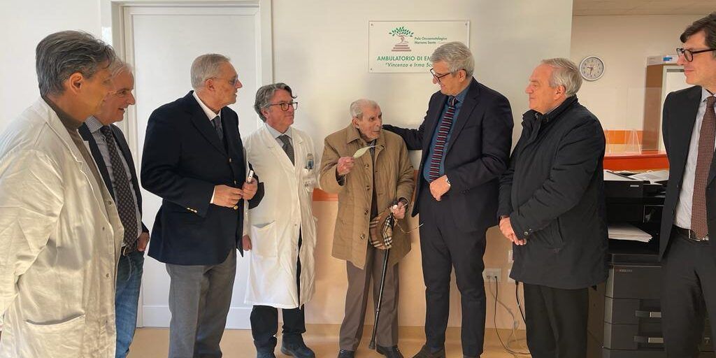 Dona 200mila euro all’ospedale di Cosenza. Il nobile gesto di un centenario