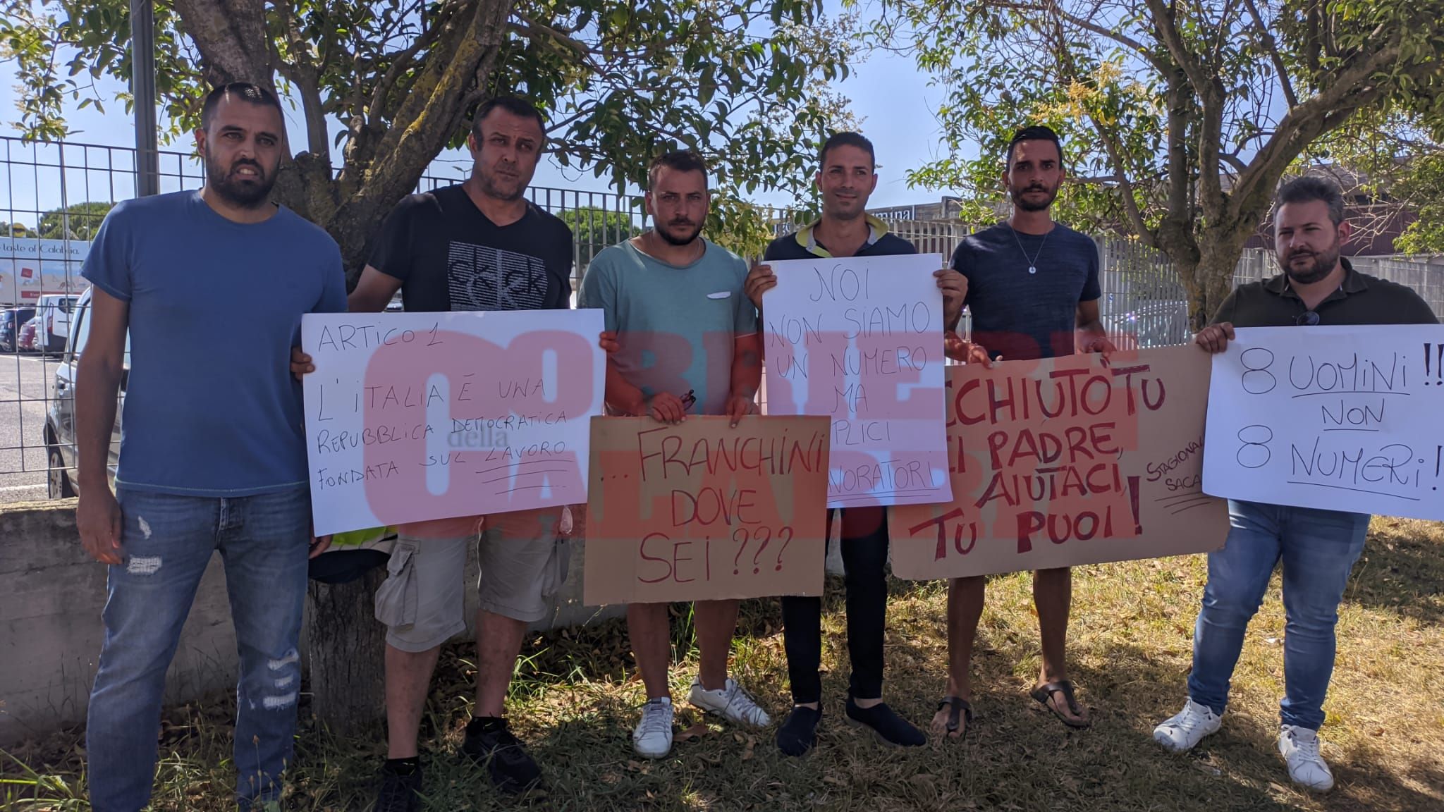 Sacal e gli otto lavoratori che chiedono di tornare all’aeroporto di Lamezia – VIDEO