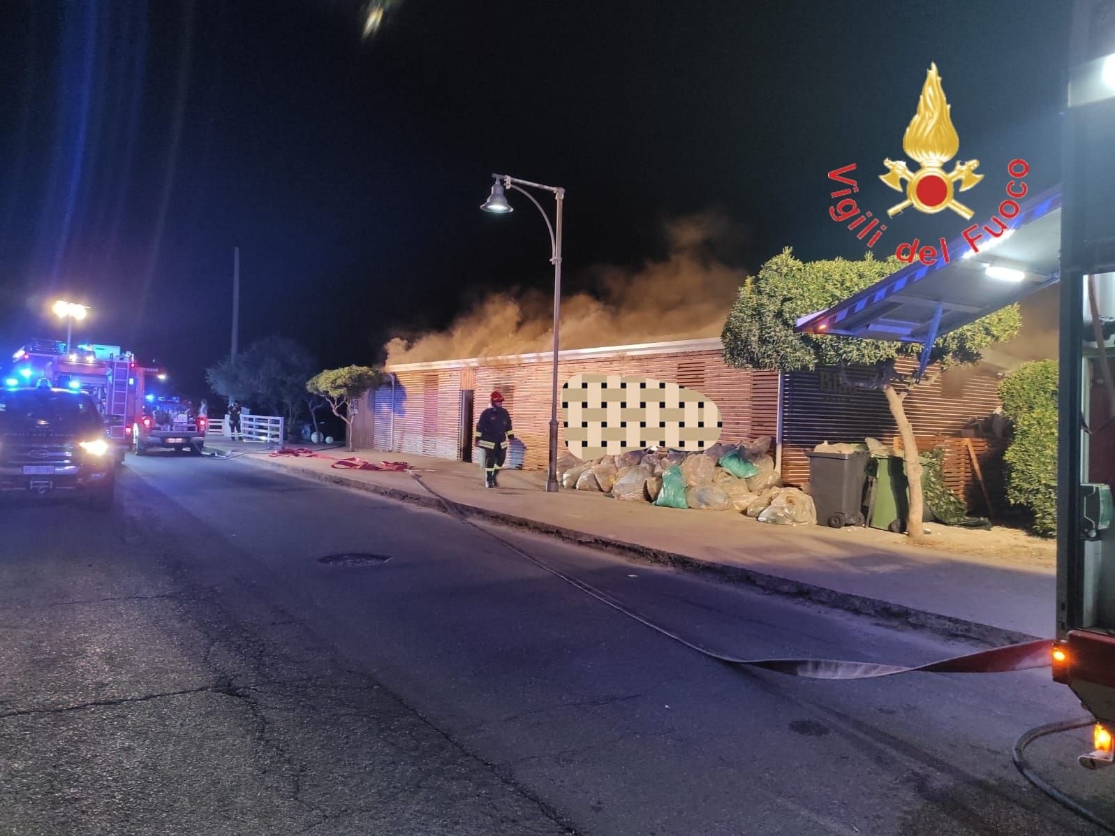 Cropani Marina, incendio in uno stabilimento balneare. Indagano i carabinieri